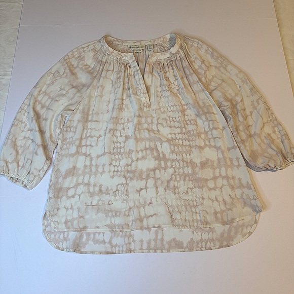 Cynthia Rowley Tops - Cynthia Rowley 100% silk top size large business romantic pink cream